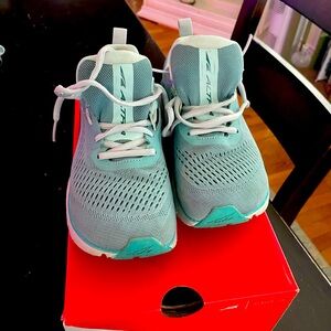 Altra Provisions 5, size 7